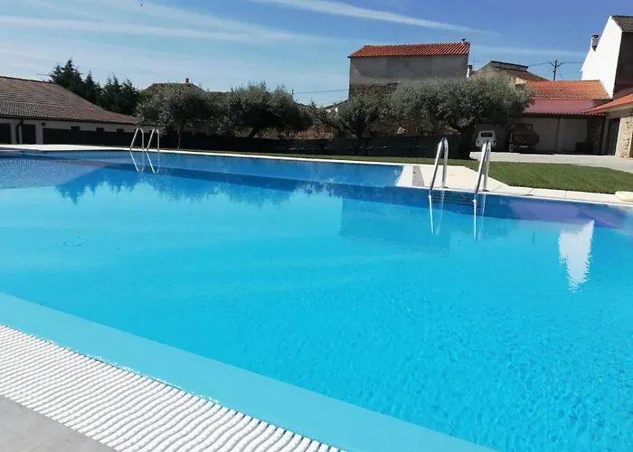 Alojamentos Martinho 住宿加早餐酒店 3*